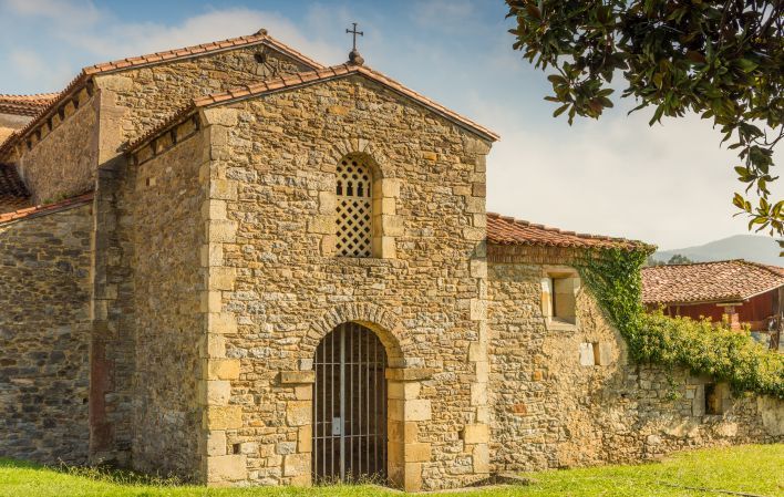La iglesia asturiana que inspiró a Dalí