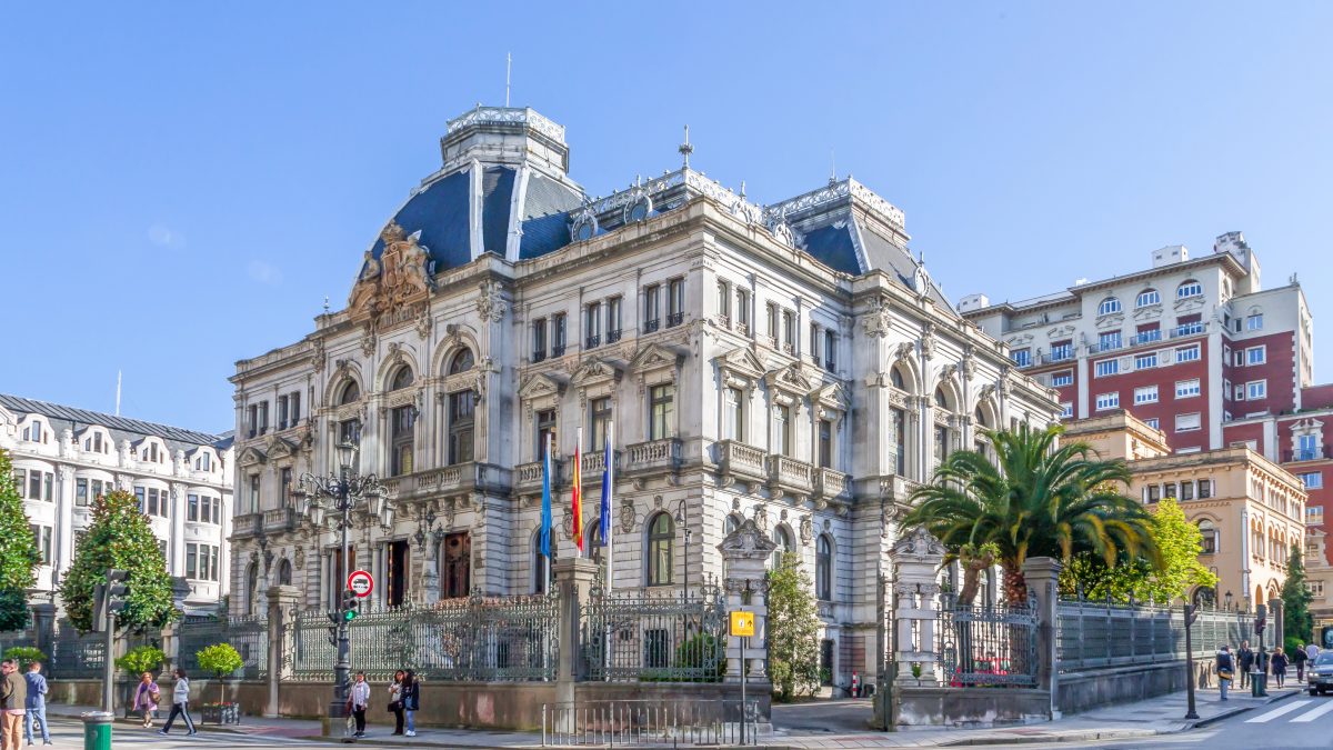 La Xunta Xeneral de Asturies, órgano legislativo, puede visitarse gratuitamente