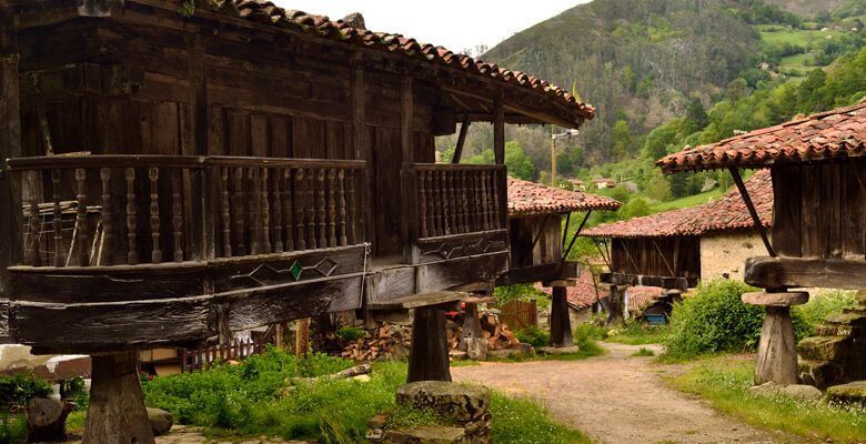 Conjunto de hórreos de Asturies en Espinaréu
