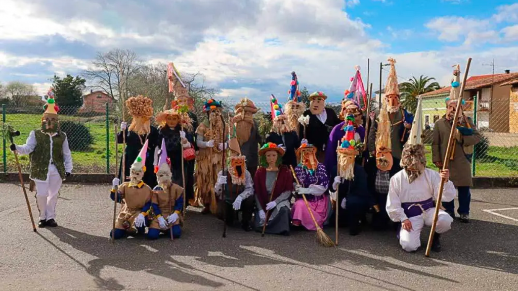 Grupo de mazcaraes en Valdesoto