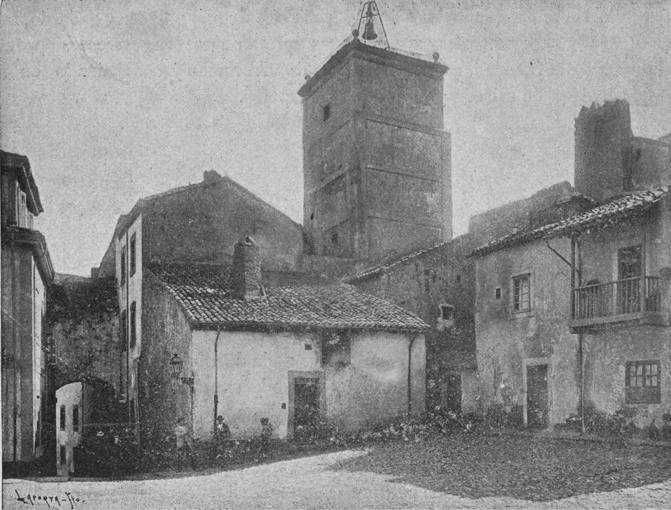 Fotografía histórica de una calle de Cimavilla